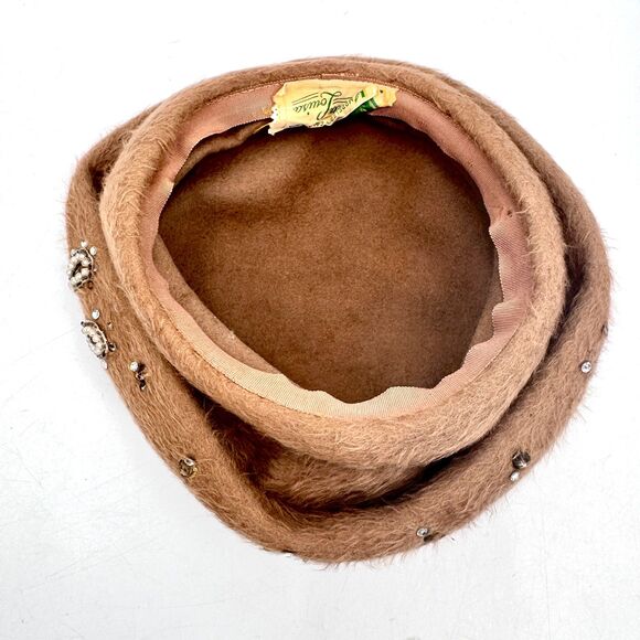 VEEDA LOUISA Tan Beige Vintage Bejeweled Beret Hat